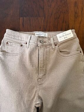 Abercrombie & Fitch 90s Relaxed high rise jeans in tan/oat Size 4 LONG/27 Waist